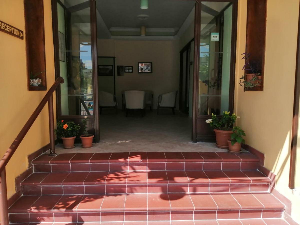 Oya Family Suites Kuşadası Buitenkant foto